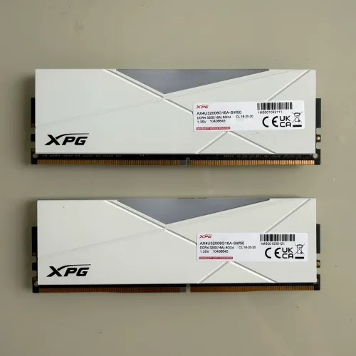 2x8gb memória RAM | 3200 MT/s | LED ARGB