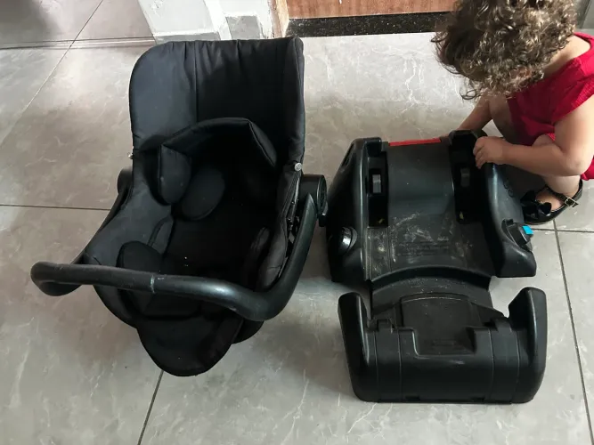 Bebê Conforto Burigotto + Base Veicular - Preto