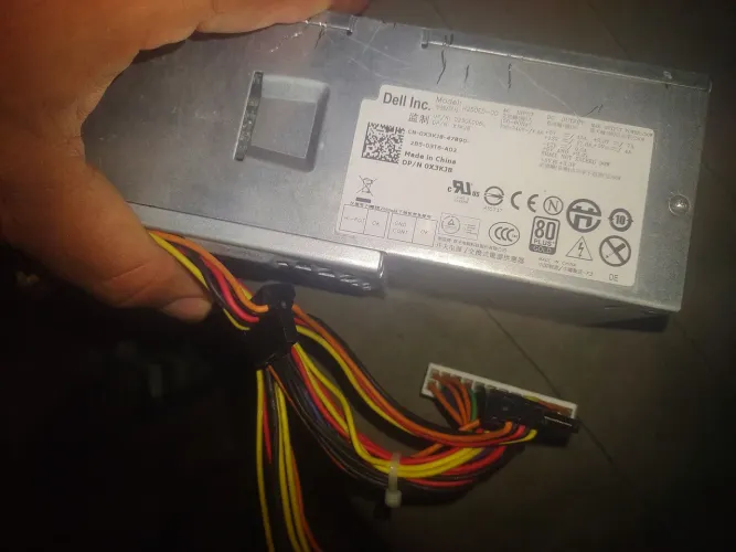 fonte de Pc del 80 plus boa funcionando perfeitamente 