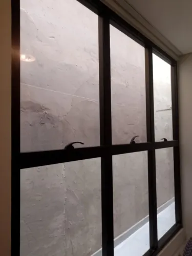 2 Fachadas de vidro laminado refletivo com Max ar para ventilação,2,20 x 2,06 e 2,10x0,90