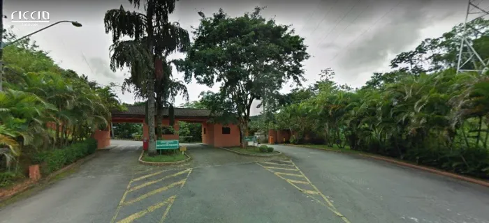 Terreno com pé na represa em condomínio fechado com 5.457m2 em Jacareí-SP