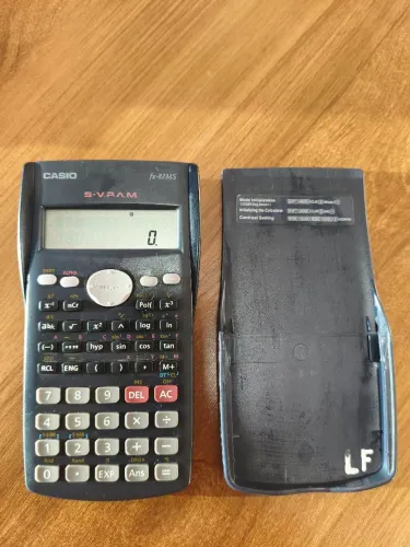 Calculadora Científica Casio fx-82MS 