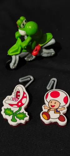 Kit Super Mario Bros. Yoshi com Moto + 2 Marca Páginas