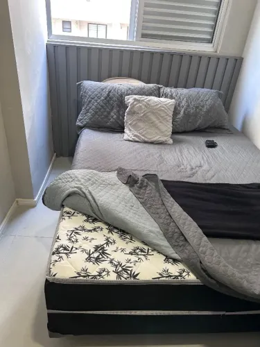 Vendo urgente Cama box seminova com colchão