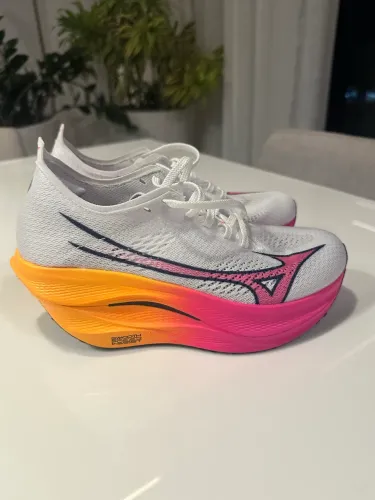 Tênis de Corrida Mizuno Wave Rebellion Pro 3