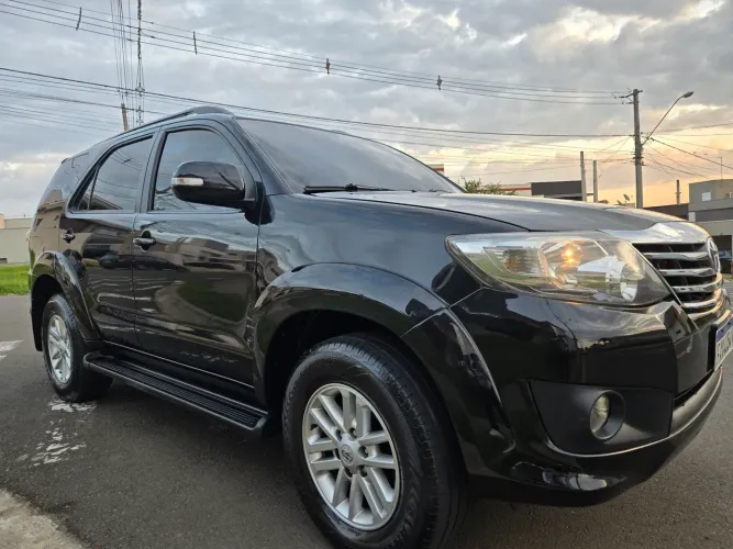 Toyota Hilux SW4 SR 4X2 2.7/ 2.7 Flex 16V Aut. 2013