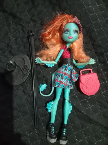Vendo monster high Lorna usada