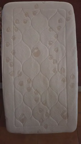 Colchao de berço com capa impermeável 