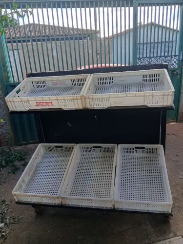 Vendo este expositor de verduras e frutas 