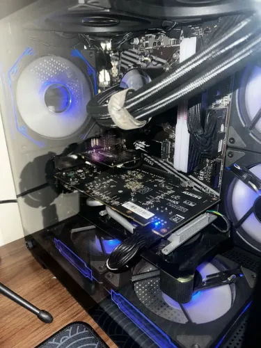 Rx580 nunca aberta 2 meses de uso motivo da venda , upgrade
