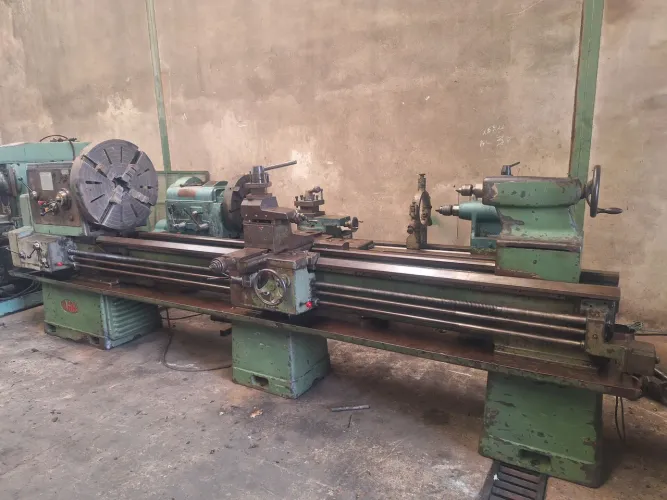 Torno mecânico romi MVSH 3 metros, 800mm no barramento , 1000mm na cava<br>1000 na cava