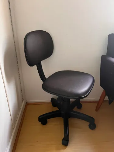 Cadeira de escritório simples