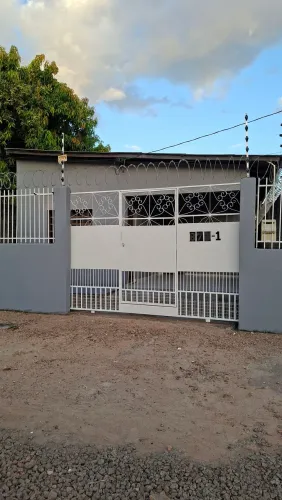 Aluga-se casa