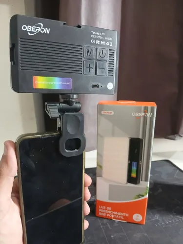 Led RGB recarregável com suporte para celular / SUPER ILUMINAÇÃO