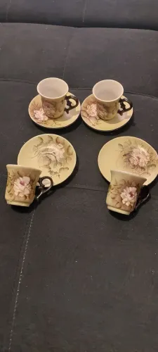 Jogo com 4 xícaras de cha/café em porcelana