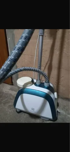 Vendo passadeira a vapor.