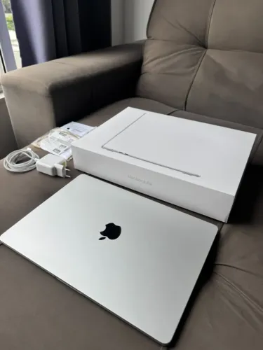 MacBook Air 15.3" (2025) / Chip M4 / 16GB RAM (Na Caixa - Perfeito Estado, Igual Novo)