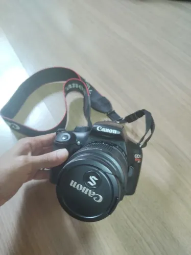 Canon EOS Rebel T3 / 1100D + lente 18-55mm + controle remoto + bolsa Lowepro (completo)