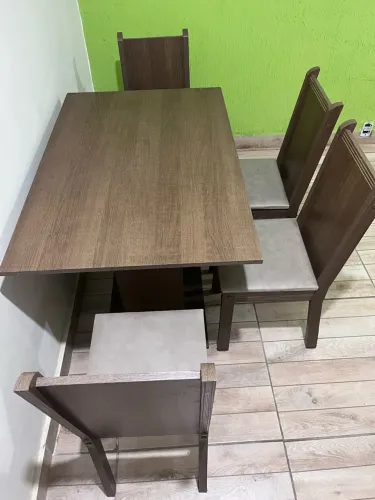 Mesa com 4 Cadeiras