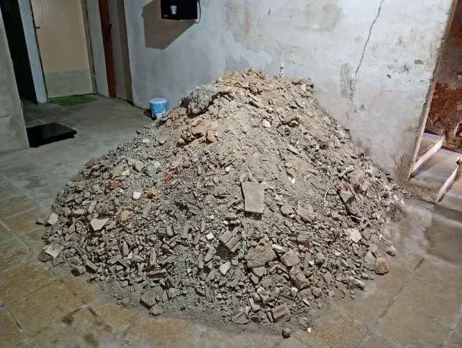 ENTULHO PARA ATERRO,SO RETIRAR!