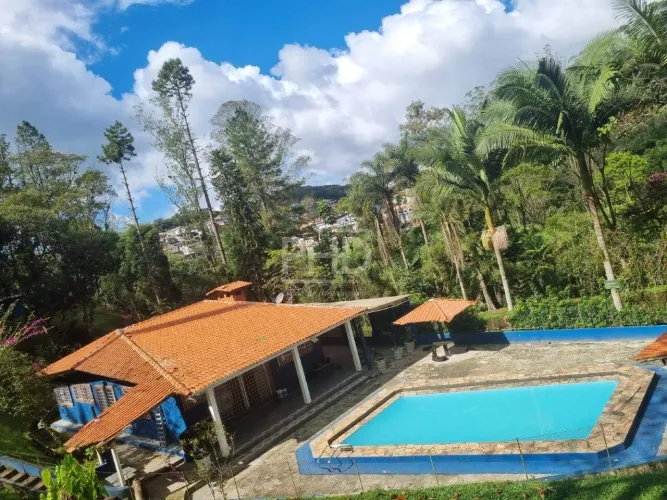 Chácara de 11480m² em Ribeirão Pires. Casarão 266M² area construida 4 Dormitorios, com suí