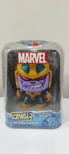 Boneco colecionável Marvel Mighty Muggs do Thanos Hasbro 