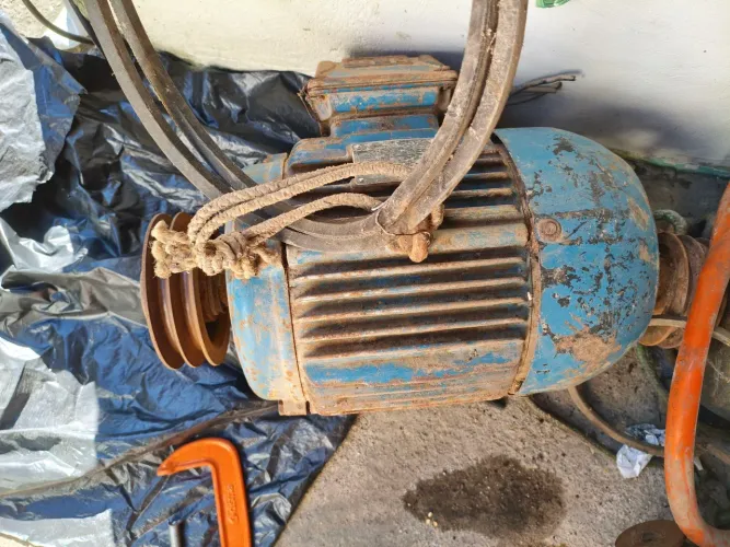 Vendo 2 motores industriais trifásico