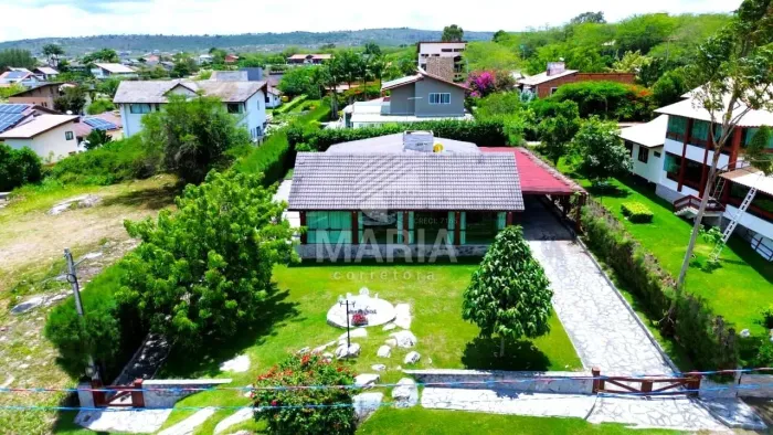 Casa em condomínio de alto padrão com 04 suítes à venda em Sairé/PE!