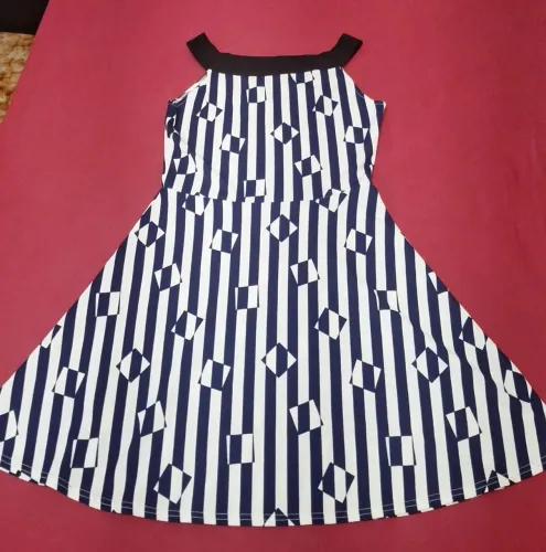 Vestido M azul-marinho e branco estampado - ótimo estado