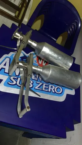 Vendo barraca de churros com 2 bombonas de recheio,toda em alumínio. Valor 1,200