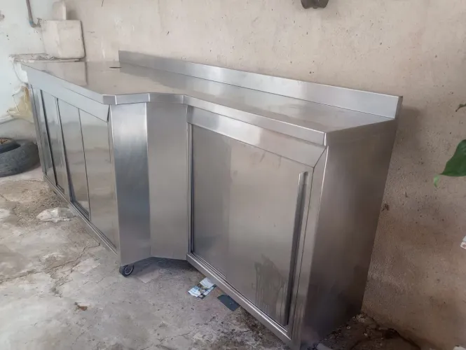 3 fornos profissional e 1 balcão de inox grande