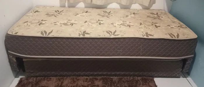 Cama box de solteiro com auxiliar