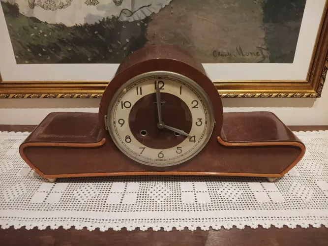 Relógio antigo de mesa