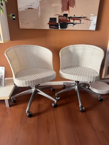 Poltronas giratórias concha em fibra