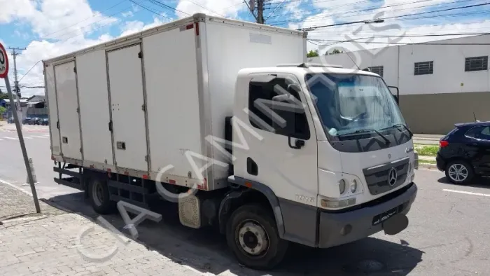 MB ACCELO 1016 ANO 2019 BAU 5,50M