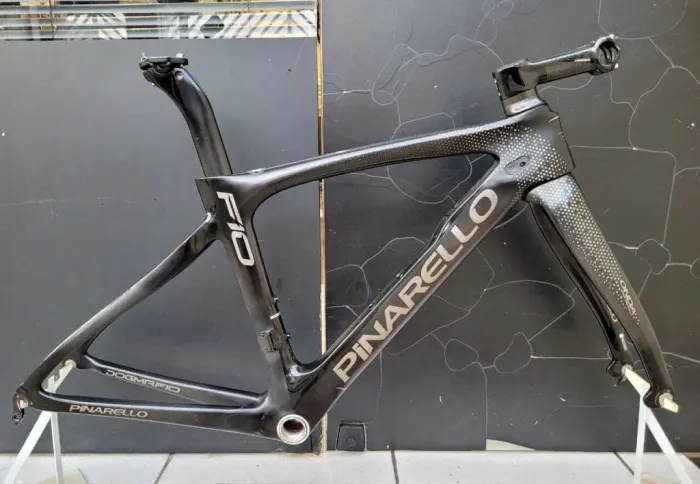 Quadro Pinarello F10 42 ( menor tamanho )