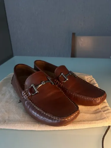 Sapato social 1901 - Tamanho 40; Recém-comprado, acabamento impecável!