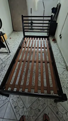Cama de madeira maçica
