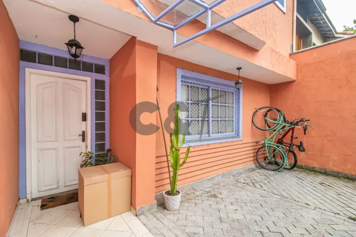 Casa de Vila - 4 Dormitórios (2 Suítes) à Venda no Jardim Hípico - São Paulo/SP