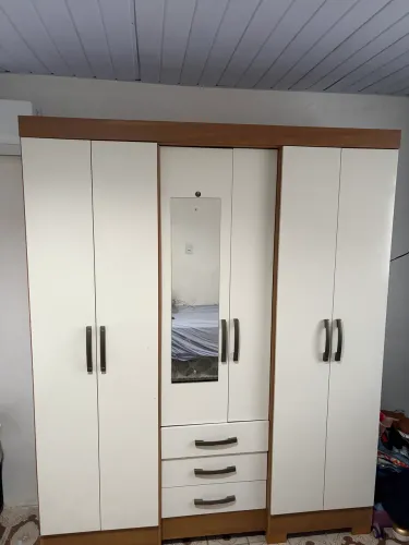 Guarda-roupa 6 Portas com Espelho - Ótimo Estado