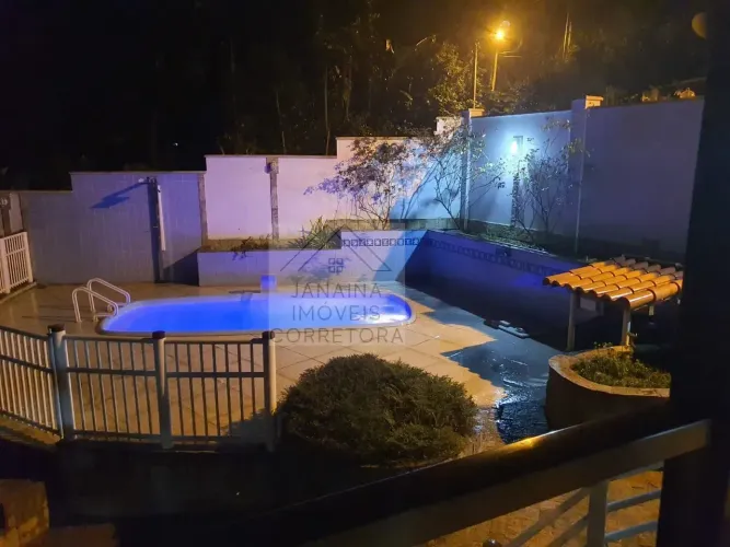 Conforto e Lazer em Família: Casa com 4 Quartos, Quintal, Piscina, Espaço Gourmed, condomi