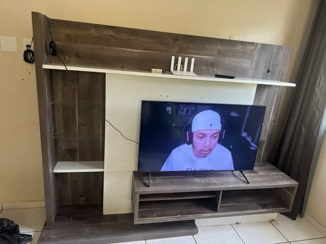 Vende-se estante home theater.