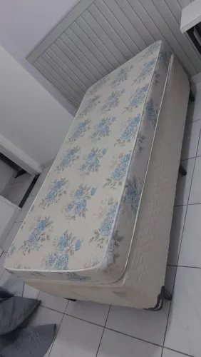 Cama box solteiro + colchão.
