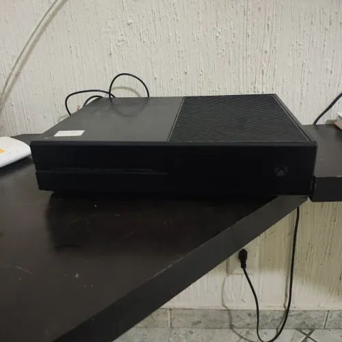 Xbox One 1TB com defeito