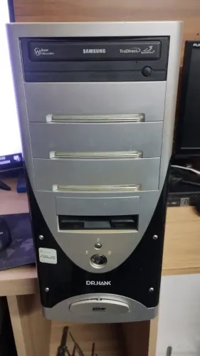 CPU com Placa mãe, processador core 2 duo, 4 Gb Memória