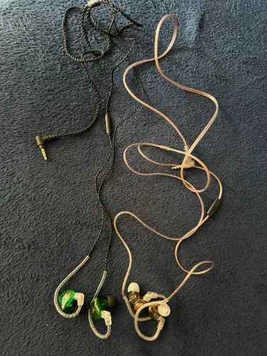 Vendo dois fones da Kz