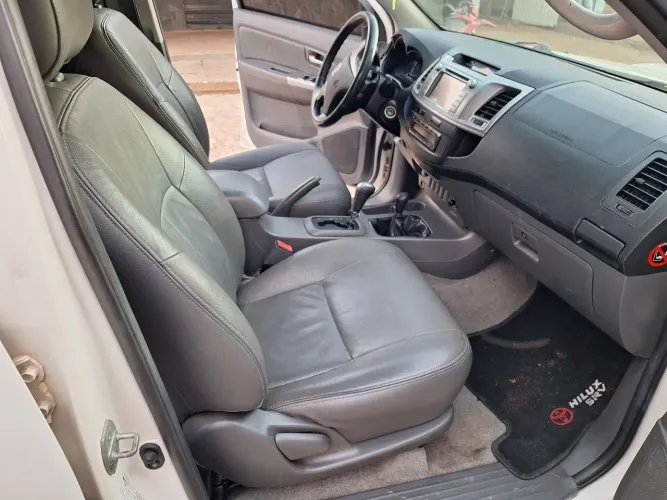Toyota Hilux CD SRV D4-d 4X4 3.0 TDI Diesel AUT 2015