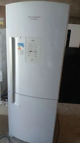 Geladeira Brastemp inverse 422L congelador embaixo