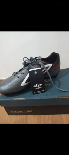 Chuteira umbro
