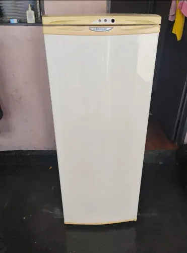 Geladeira ELECTROLUX conservada funcionando entrega grátis